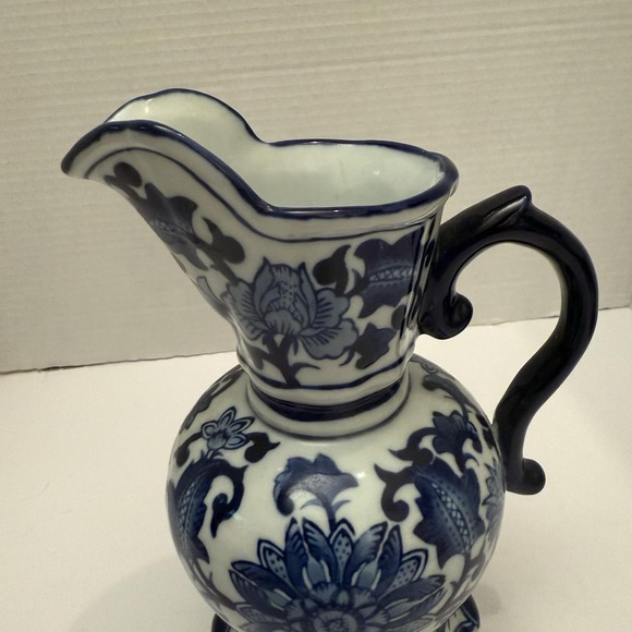 Gorgeous Vintage Blue And White Pitcher 8.75" Tall - Picture 5 of 8